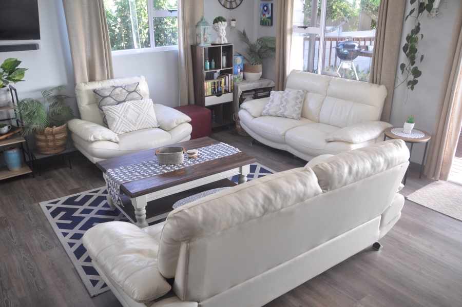 5 Bedroom Property for Sale in Fraaiuitsig Western Cape